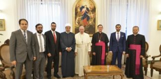 O Papa Francisco se submete a líderes religiosos contrários a Jesus Cristo