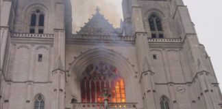 Nesta “onda” demolidora de estátuas e igrejas, o incêndio na Catedral de Nantes