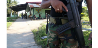 Sendero Luminoso chacina 18 peruanos, incluindo mulheres e menores