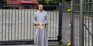 Corajosas declarações de um sacerdote pela Vida: aborto é contra a Lei Divina