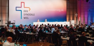 Caminho Sinodal abre as portas para abençoar todas as modalidades de parcerias sexuais. A TFP alemã se opõe