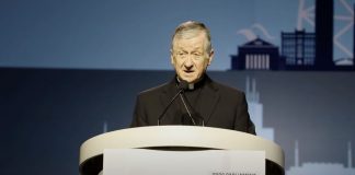 Breves: Cardeal Cupich elogia religiões e silencia Jesus Cristo